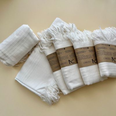 حوله مسافرتی سفید